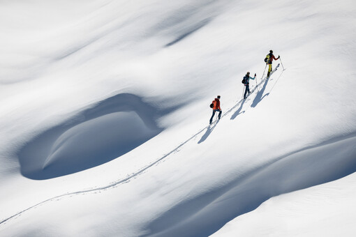 Skitourengehen bei perfekten Schneebedingungen.