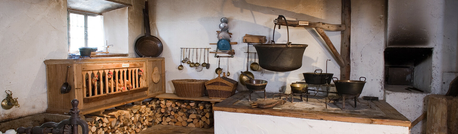Die Küche im Heimatmuseum Sixenhof in Achenkirch am Achensee.